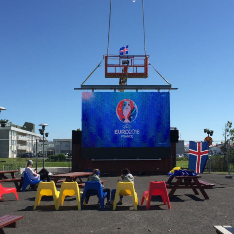 Settur var upp EM skjár við skrúðgarðinn í Keflavík þar sem sýnt frá leikjum EM í knattspyrnu
