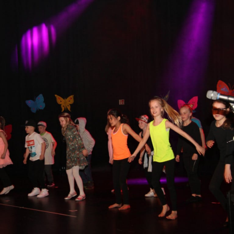 Nemendur í Njarðvíkurskóla dönsuðu líka