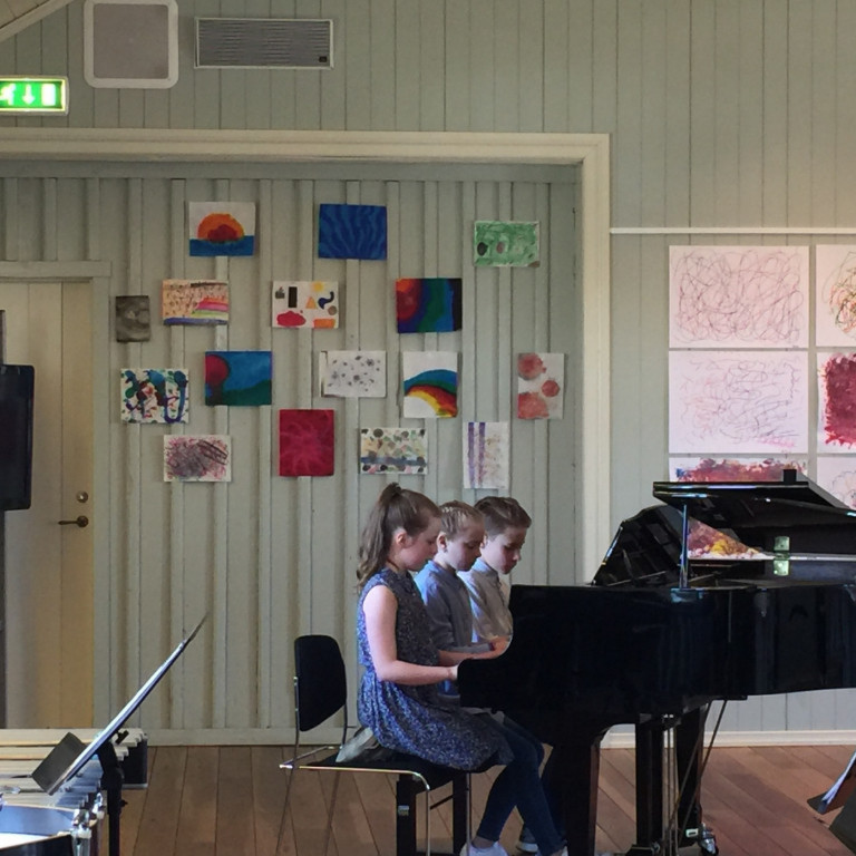 Ungir píanónemendur