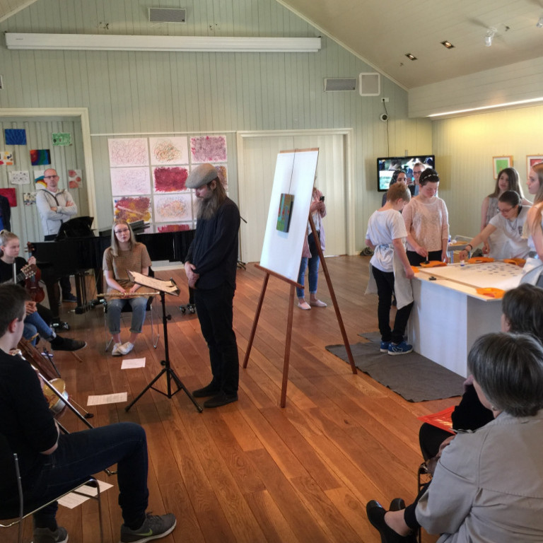 Bræðingur sitt hvoru megin listaverks