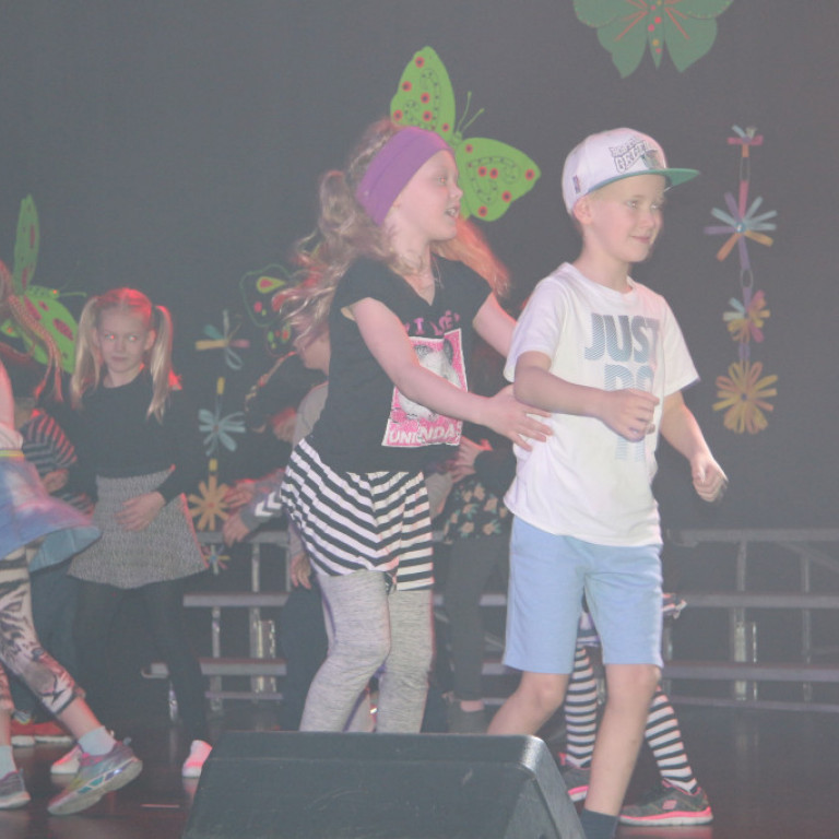 Árshátíðaratriði úr Njarðvíkurskóla