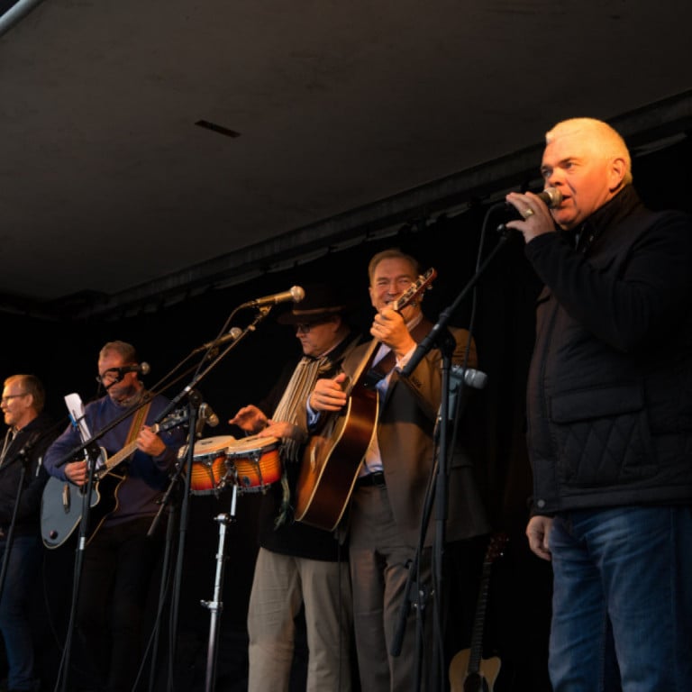 Gestur bæjarstjórnarbandsins var Uppliftingarmeðlimurinn Magnús Stefánsson bæjarstjóri Sveitarfélagsins Garðs