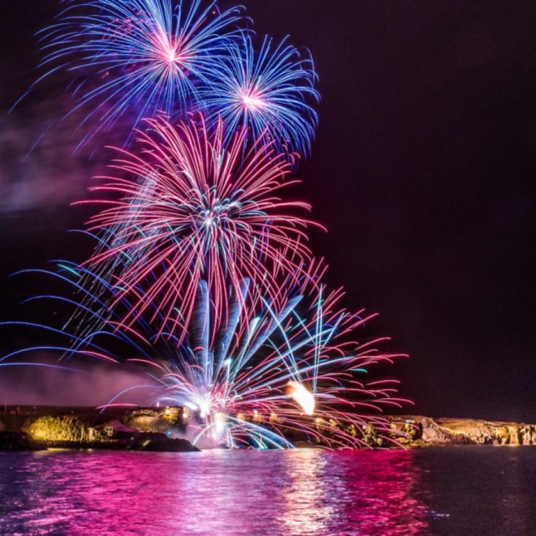 Flugeldasýning Björgunarsveitarinnar Suðurnes á Berginu er alltaf glæsileg