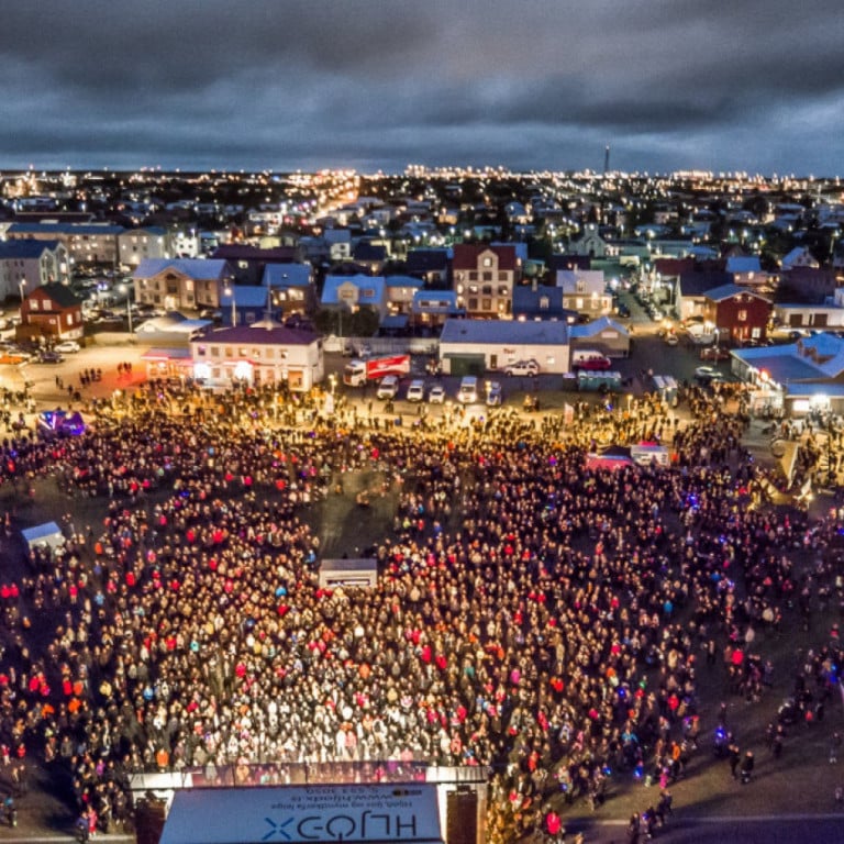 Horft yfir hátíðarsvæðið á laugardagskvöldi Ljósanætur