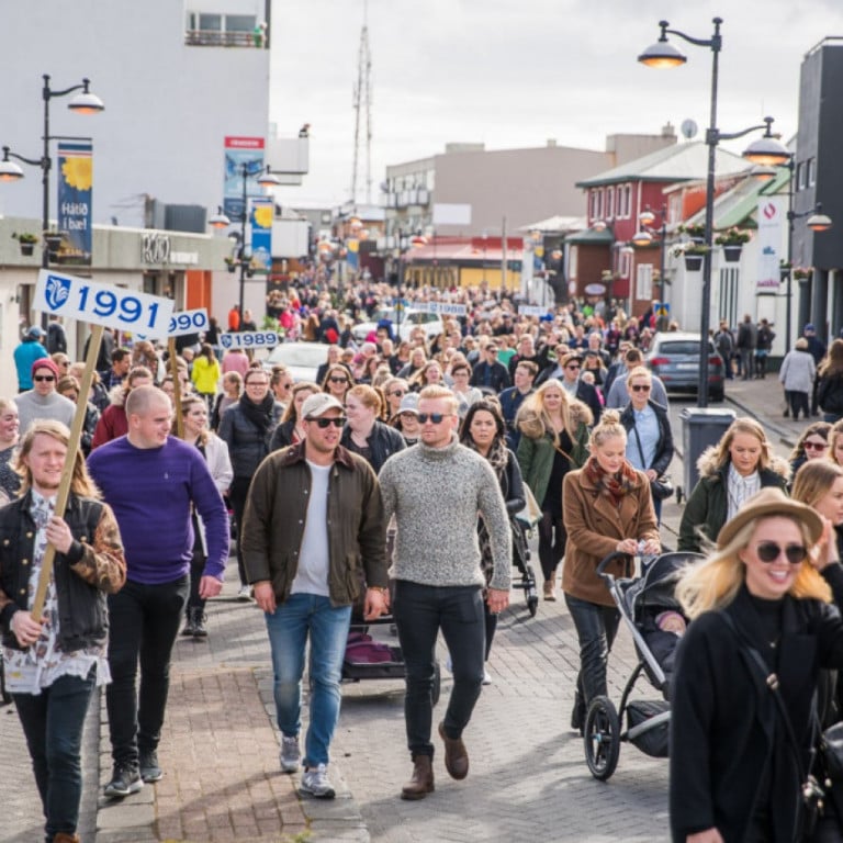 Horft yfir árgangagöngu. Árgangur 1991 fremstur