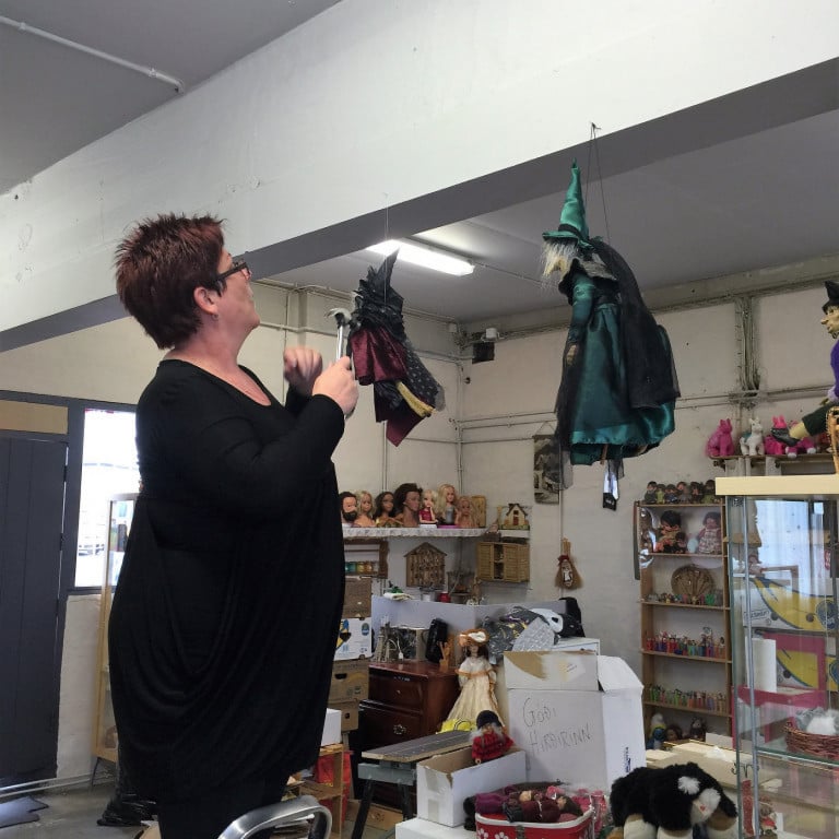 Nornir hendar upp í Dúkkusafni