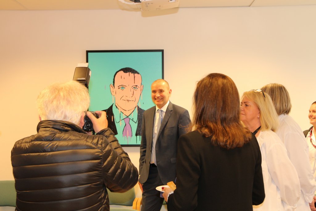 Heimsókn í Heilbrigðisstofnun Suðurnesja þar sem finna má þessa skemmilegu mynd af forsetanum