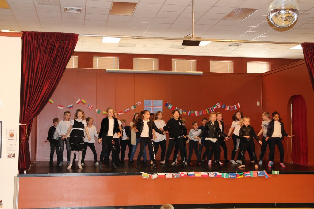 Nemendur dönsuðu einnig fyrir forsetahjónin