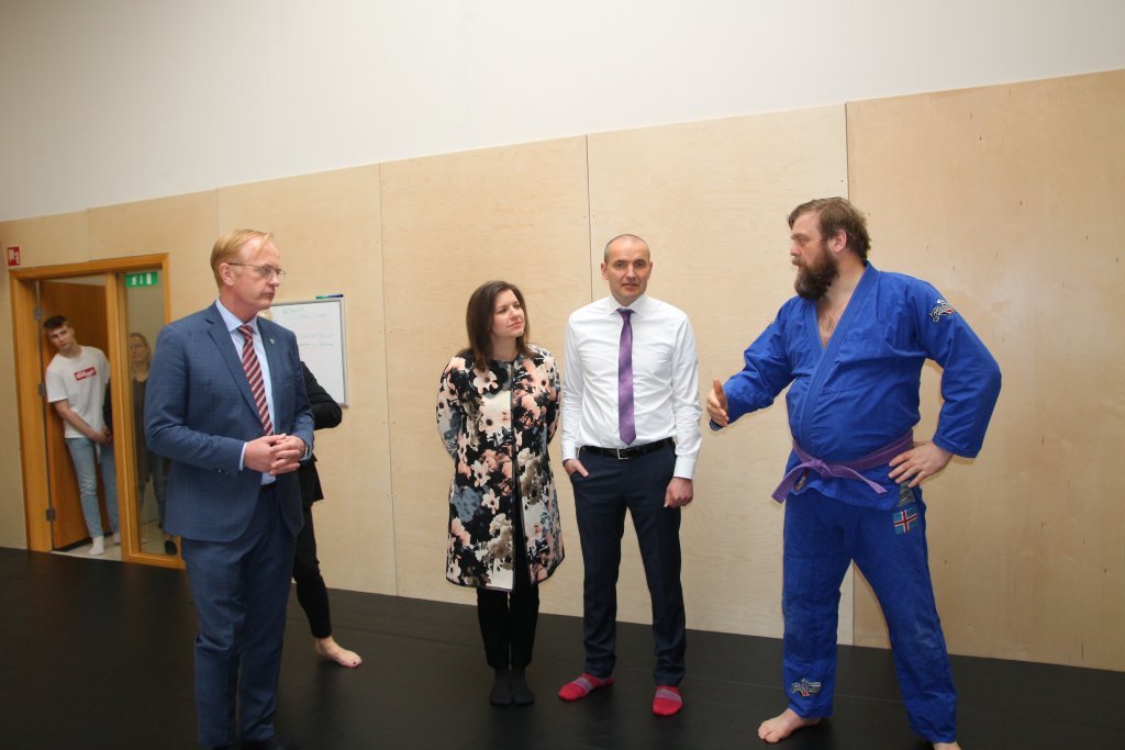 Guðmundur Stefán Gunnarsson bardagakappi tók á móti forsetahjónum og fylgdarliði í nýju Bardagahöllinni