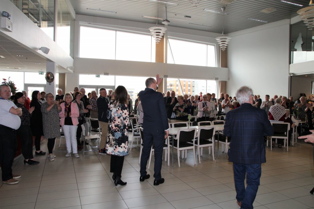 Fullur salur tók á móti forsetahjónum í heimsókn í Léttan föstudag á Nesvöllum