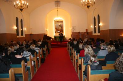 Hjördís Kristinsdóttir umsjónarmaður kirkjunnar opnaði jólaföstuna og bauð starfsmenn velkomna.