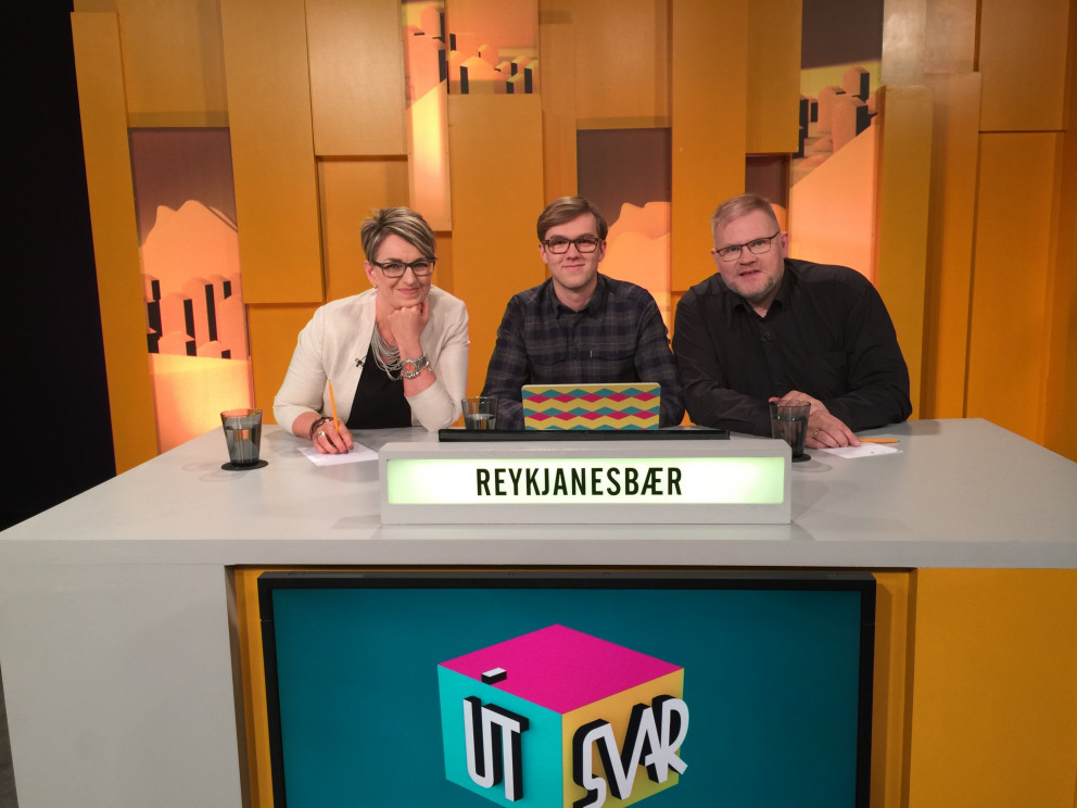 Lið Reykjanesbæjar í Útsvari, f.v. Helga Sigrún Harðardóttir, Grétar Þór Sigurðsson og Kristján Jóh…