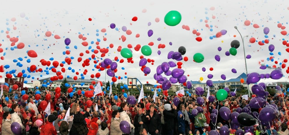 Blöðrum sleppt við Myllubakkaskóla á setningarathöfn Ljósanætur.