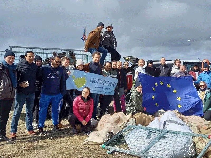 Blái herinn og skrifstofufólk Evrópusambandsins, sendiráðsfólki frá Póllandi, Svíþjóð og Frakklandi…