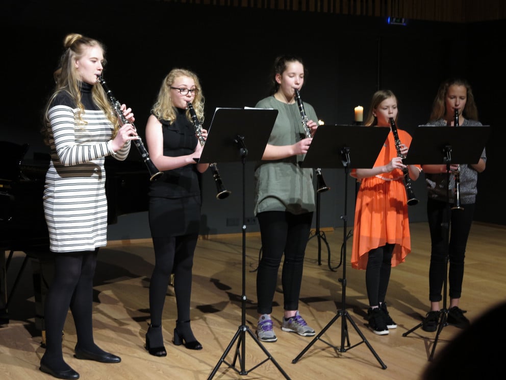 Ungir klarínettleikarar á tónfundi í Bergi Hljómahöll.