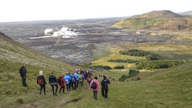 Gengið á Þorbjörn. Ljósmynd: Víkurfréttir