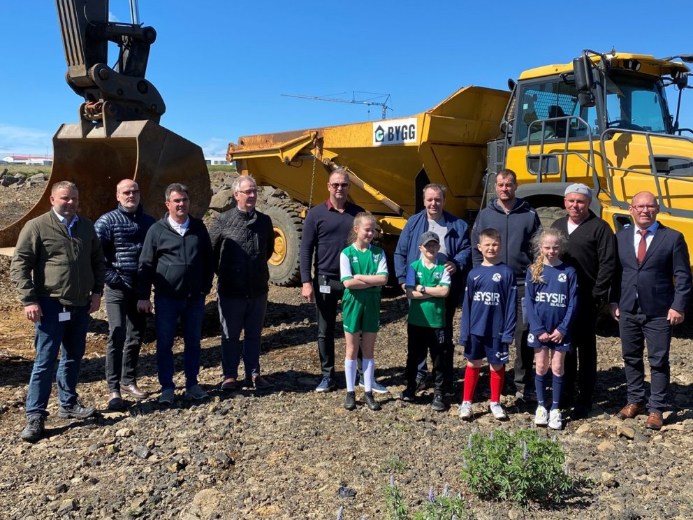 Undirbúningur fyrir nýjan gervigrasvöll hafinn