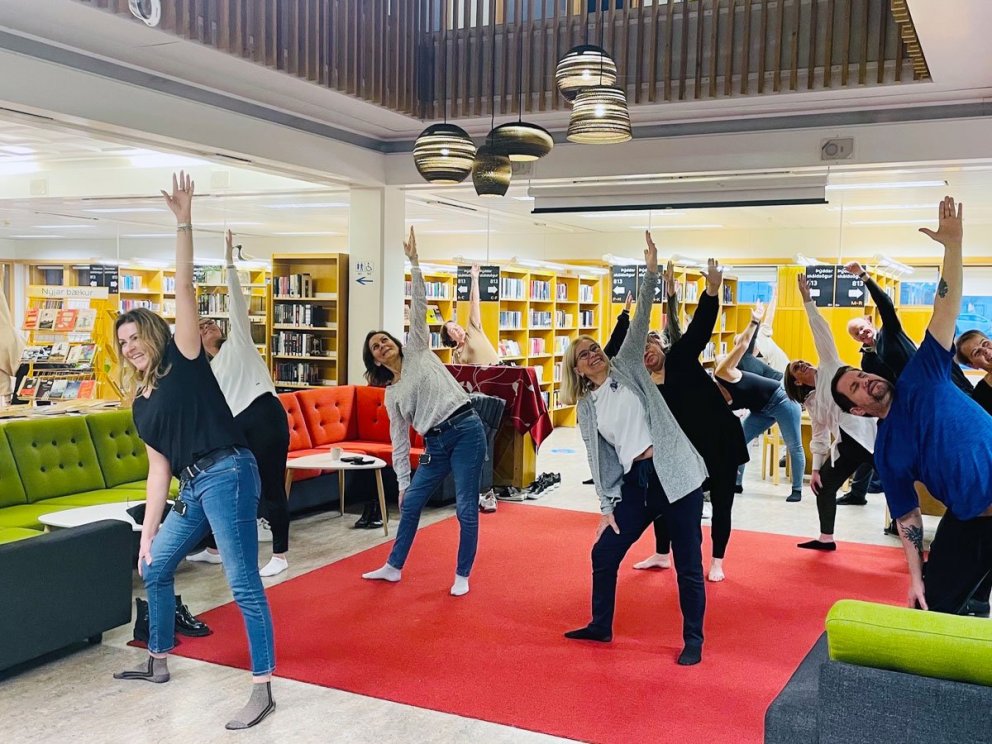 Vinnustaðajóga í Ráðhúsinu byrjar vel