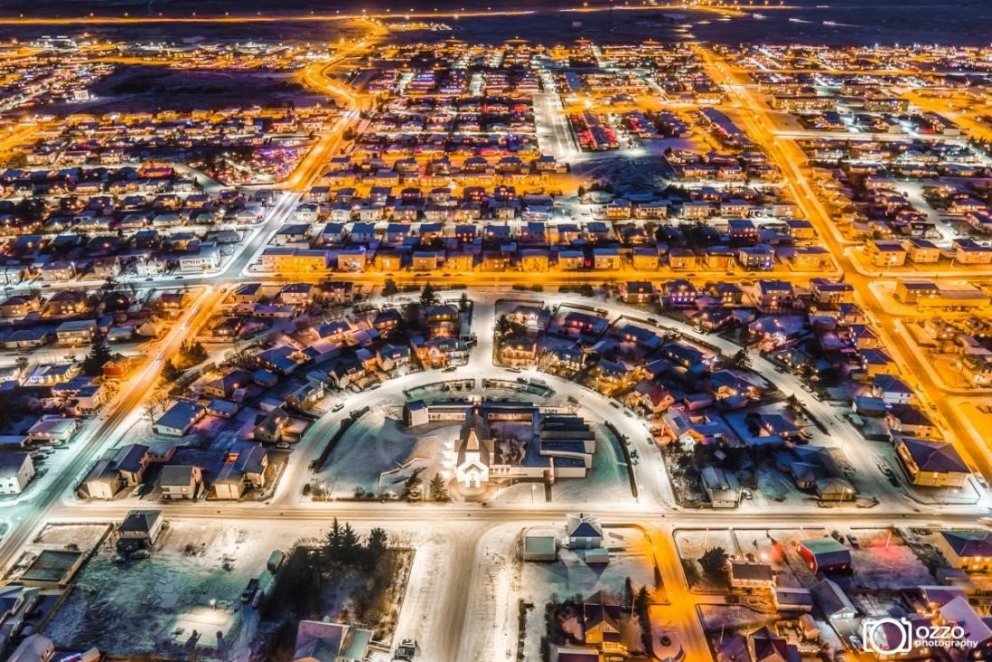 Húsin í bænum. Ljósmynd: OZZO