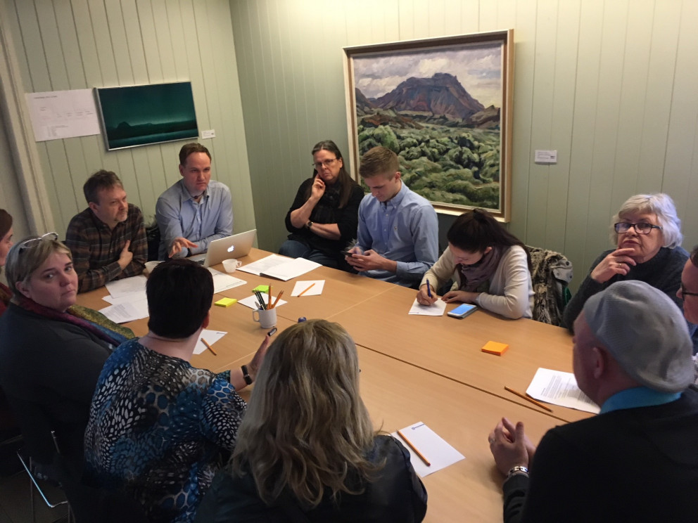 Einn af 6 vinnuhópum á fundi um endurskoðun menningarstefnu. Tónlistarhópurinn undir stjórn Tómasar…