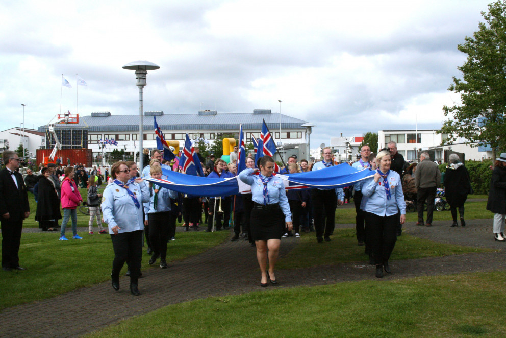 Frá hátíðardagskrá í skrúðgarði. Ljósmynd: Víkurfréttir