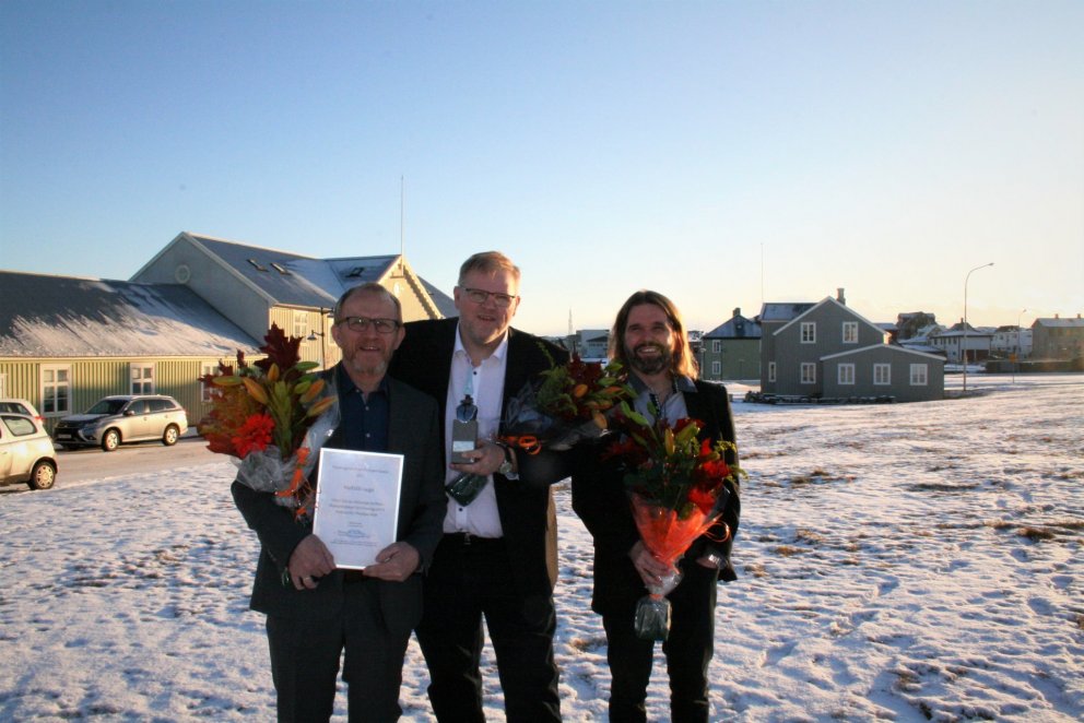 Blik í auga hópurinn fékk Súluna, menningarverðlaun Reykjanesbæjar árið 2017. Fv. Guðbrandur Einars…