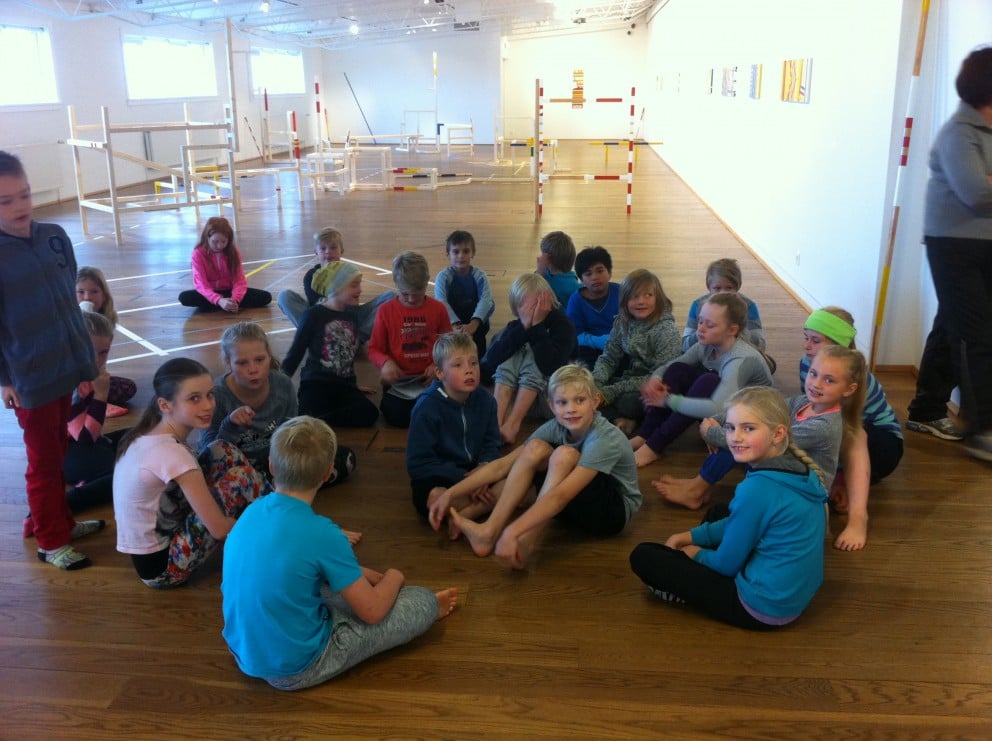 Úr heimsókn í listasafn Reykjanesbæjar.