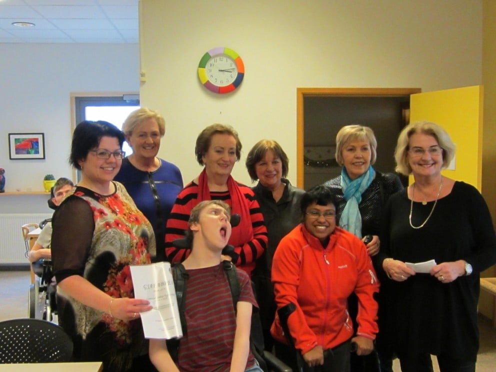 Frá afhendingu gjafarinnar á Hæfingarstöðinni.