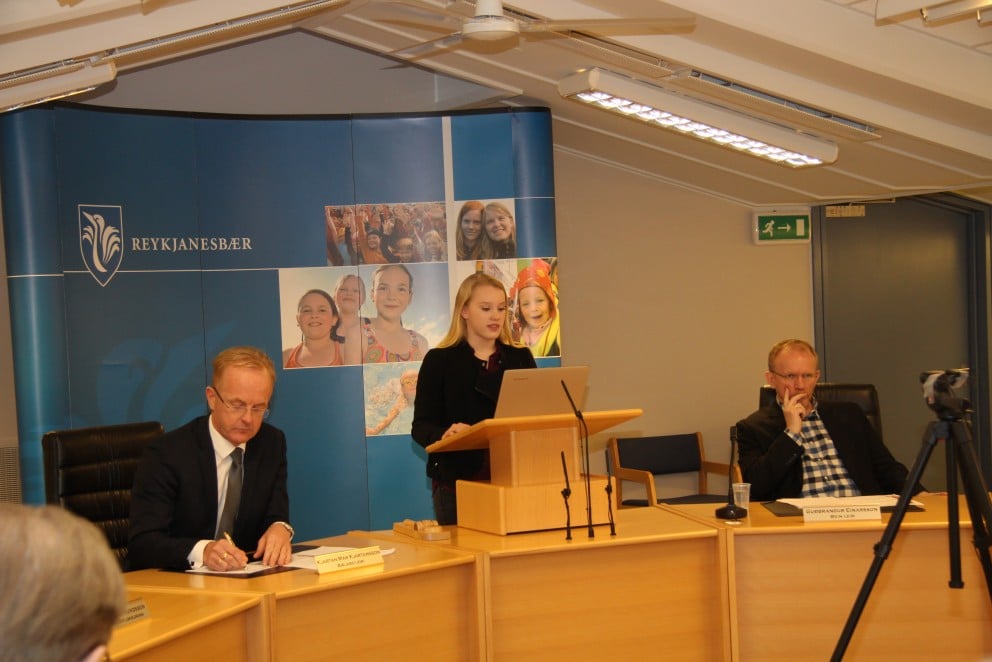 Frá fundi ungmennaráðs með bæjarstjórn.