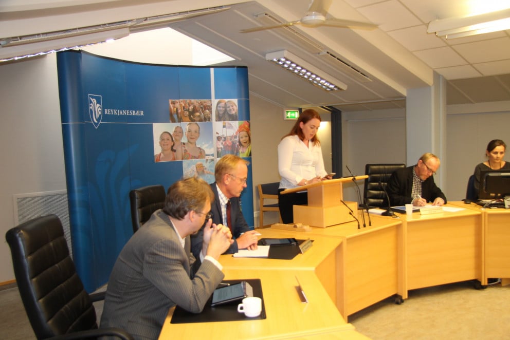 Bæjarfulltrúar á bæjarstjórnarfundi 16. ágúst 2016.