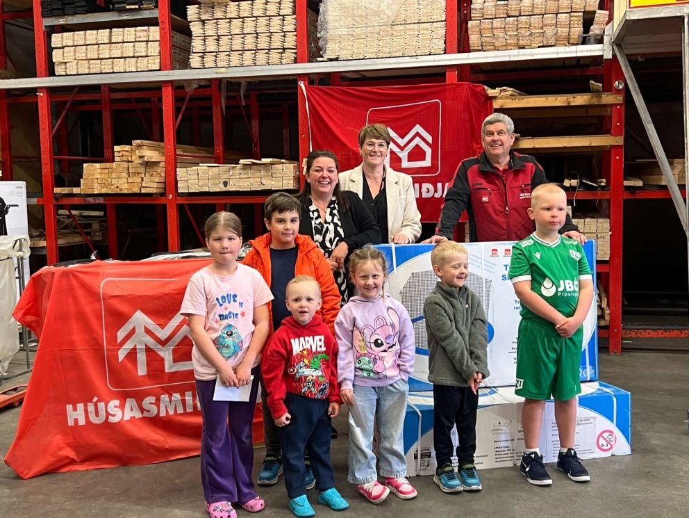 Hér má sjá Kjartan Ara, Samúel Þór, Júlíönu Freyju, Paraschiv Mathías og Stefaníu Unu sem voru dreg…