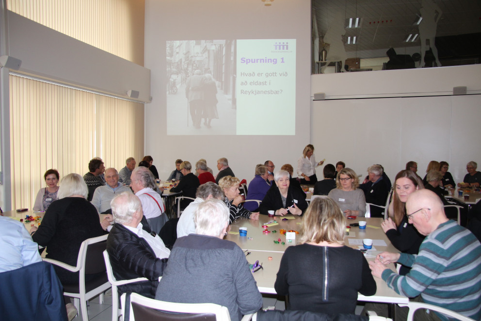 Hvað er gott við að eldast í Reykjanesbæ? var fyrsta spurningin á Framtíðarþinginu Farsæl efri ár í…