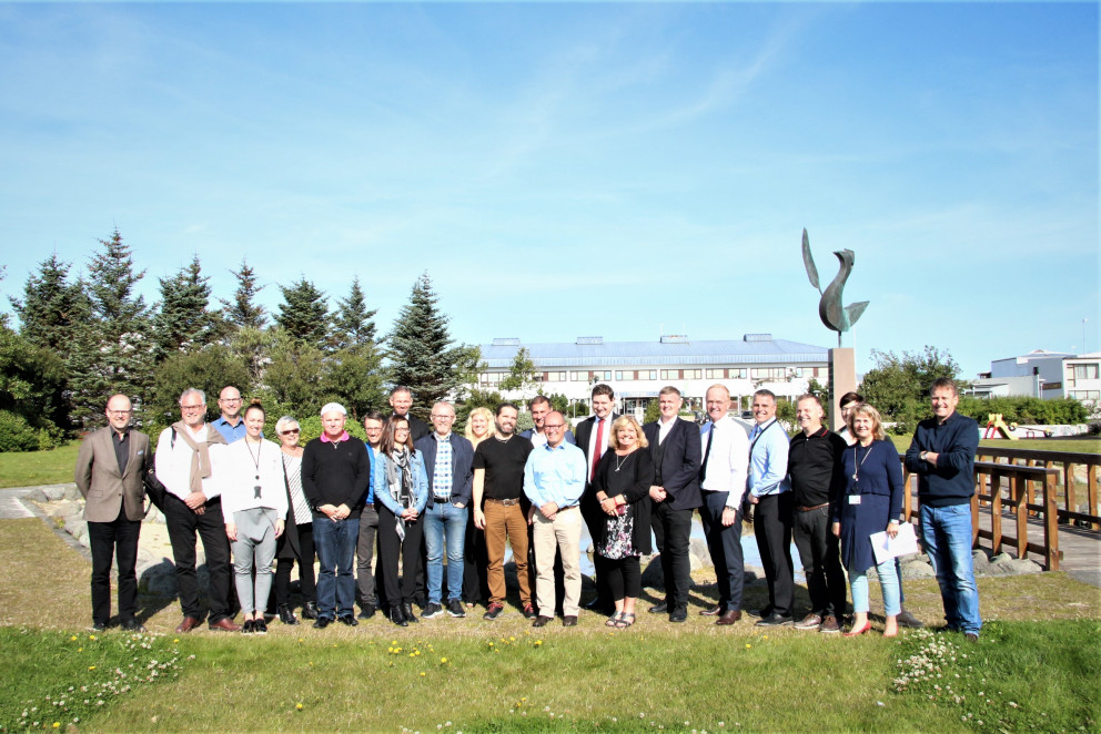 Styrktaraðilar og aðstandendur Ljósanætur í blíðskaparveðri í Reykjanesbæ.