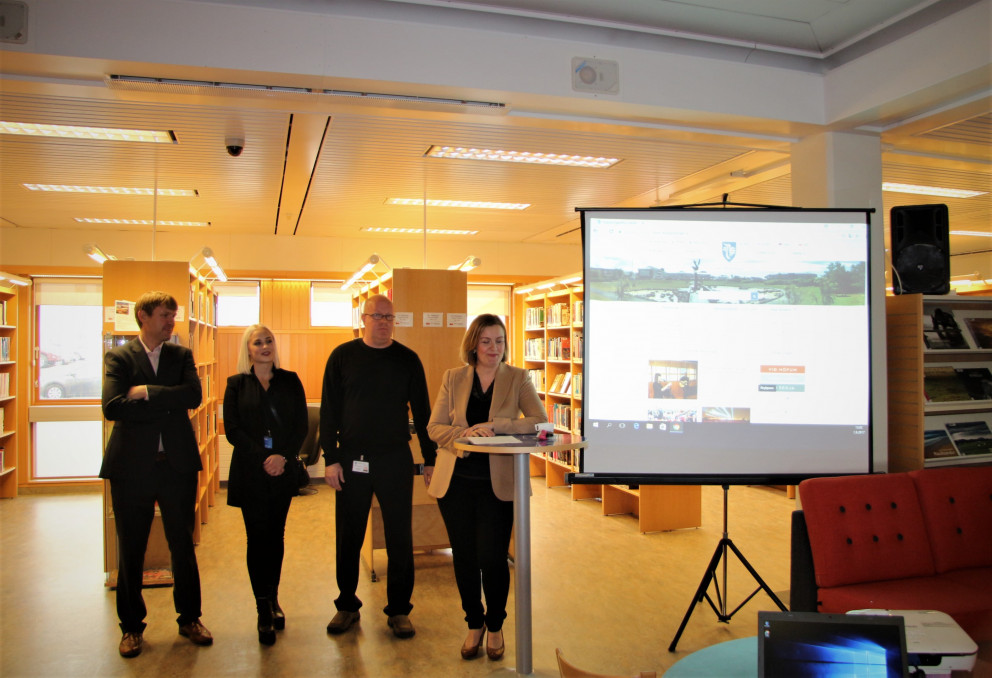 Við opnun bókhaldsins í dag, f.v. Hallgrímur Arnarson frá KPMG, Hafdís Sandholt frá KPMG, Hjörtur H…