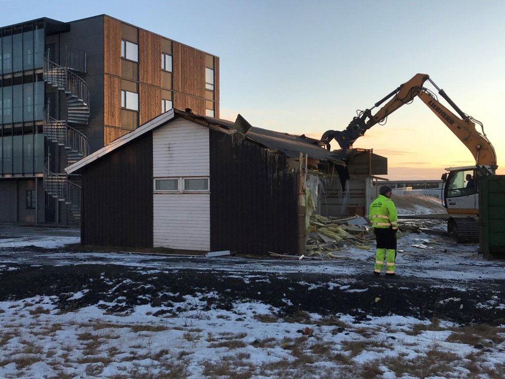 Niðurrif að hefjast síðastliðinn föstudag.