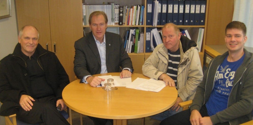 Frá undirritun samning vegna nýrrar æfingaaðstöðu.