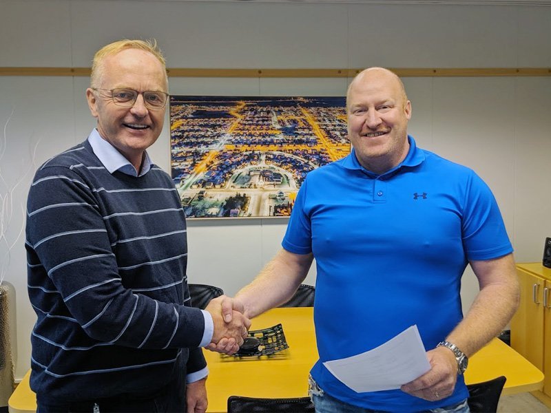 Kjartan Már Kjartansson og Sævar Baldursson. Myndin er tekin við undirskrift samnings