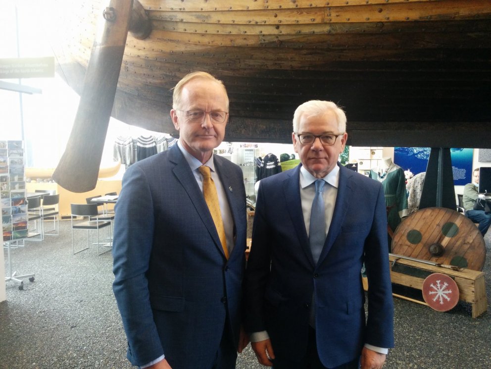 Kjartan Már Kjartansson bæjarstjóri Reykjanesbæjar og Jacek Czaputowicz utanríkisráðherra Póllands