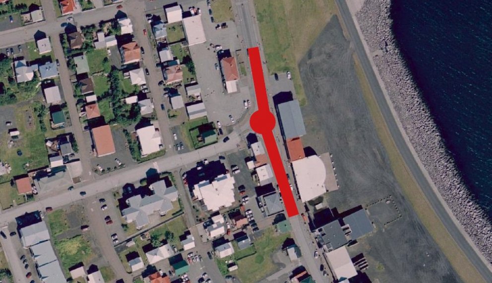 Rauðu strikin á myndinni sýna vegakaflann sem unnið verður við.