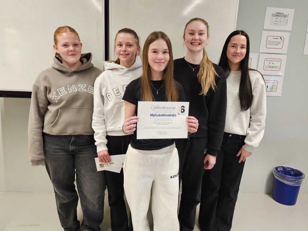 Alexandra Ellen, Katla Dröfn, Ólöf Hlín, Sólrún Líf og Unnur Birta í 9. bekk úr Myllubakkaskóla