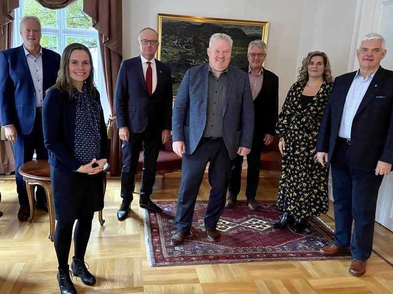 Bæjarstjórar sveitarfélaganna fjögurra ásamt framkvæmdastjóra Sambands sveitarfélaga á Suðurnesjum …