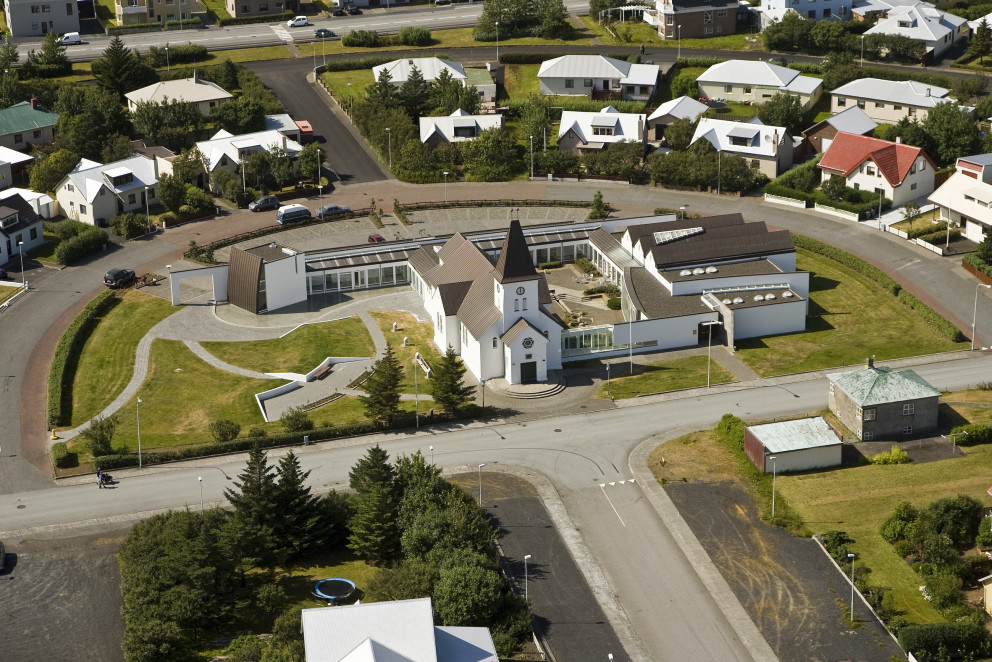 Horft yfir Keflavíkurkirkju og nágrenni. Úr myndasafni Reykjanesbæjar