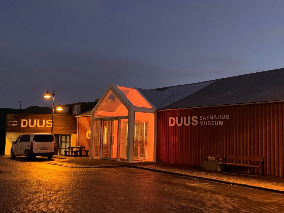 Duus Safnahús eru roðagullin þessa dagana.