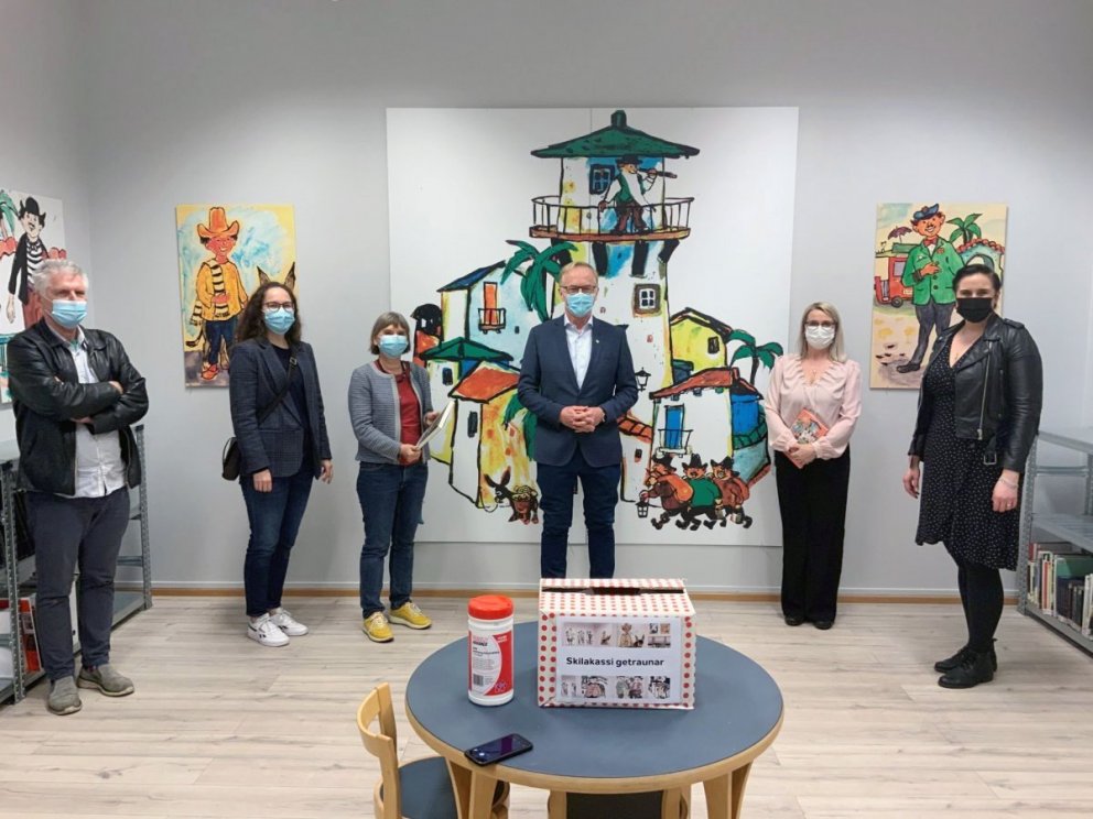 Sendiherra Noregs Aud Lise Norheim og Kjartan Már Kjartansson ásamt fríðu föruneyti.