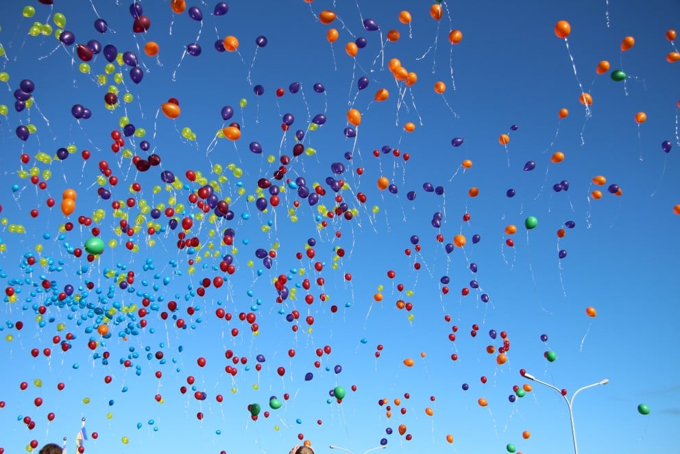 Ljósanótt er sett með blöðrusleppingu grunnskólabarna.