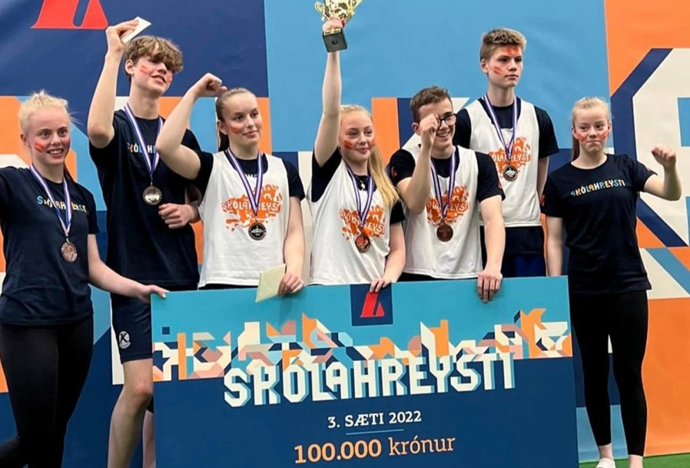 Lið Holtaskóla sem hafnaði í 3. sæti: Almar Örn Arnarson, Dagur Stefán Örvarsson, Helen María Marge…