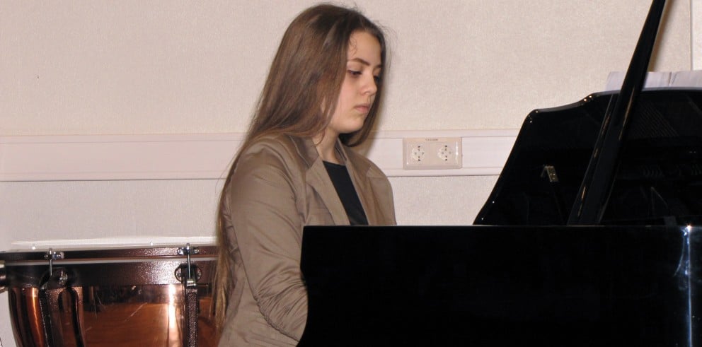 Ungur píanónemandi