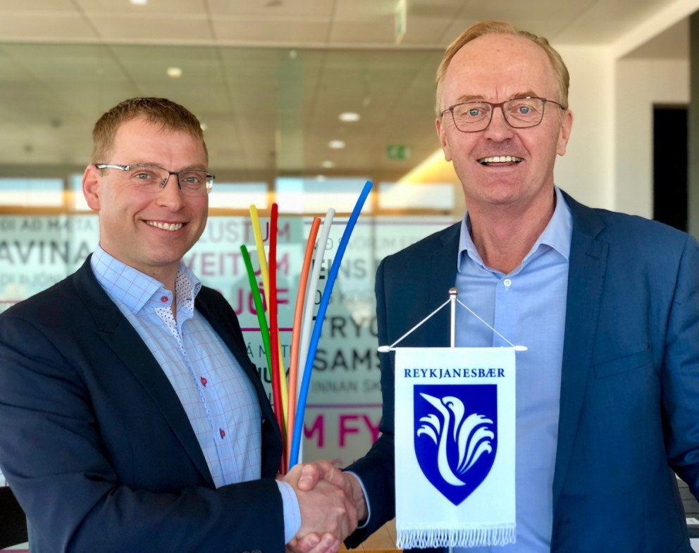 Erling Freyr Guðmundsson framkvæmdastjóri Gagnaveitu Reykjavíkur og Kjartan Már Kjartansson bæjarst…