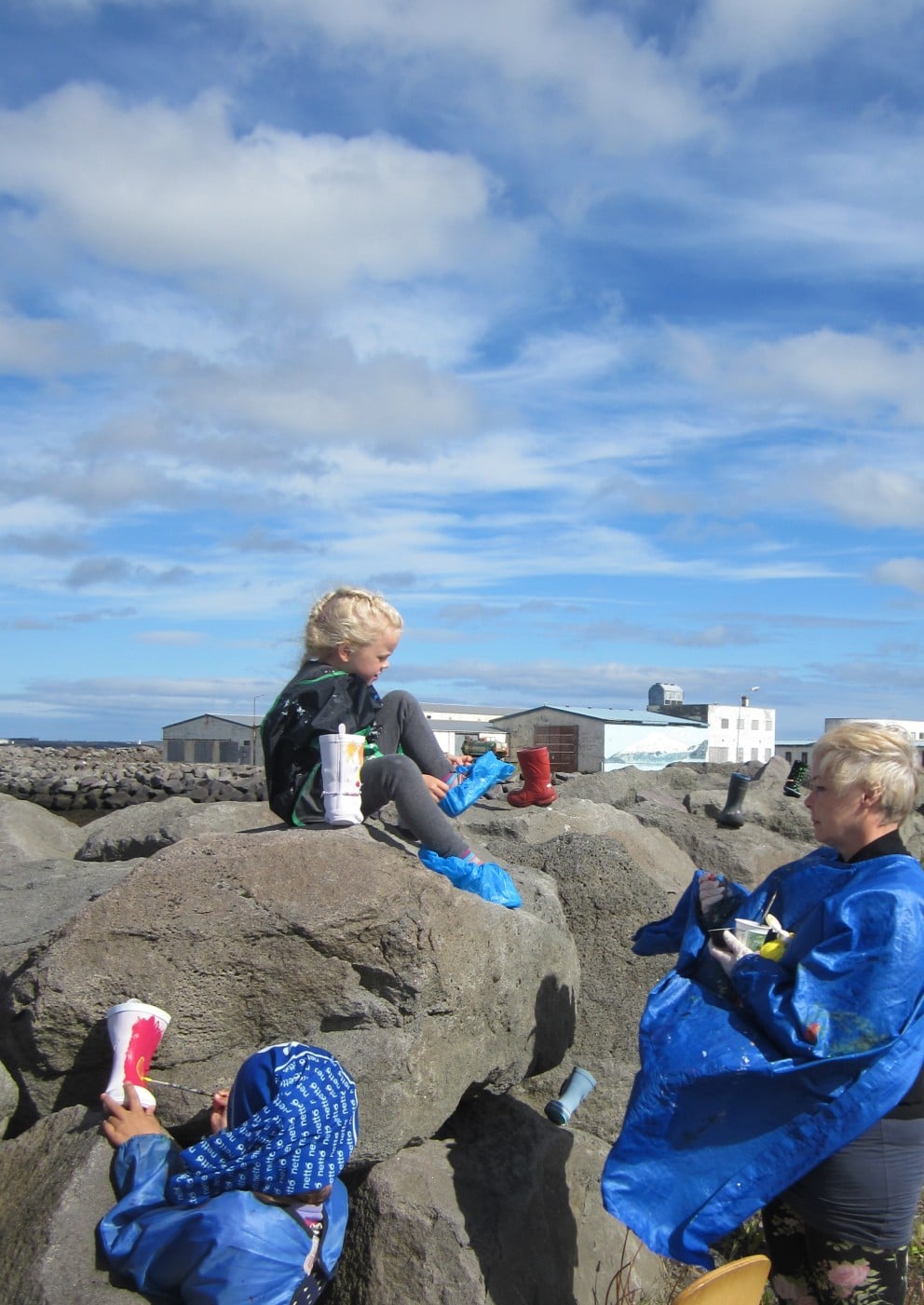 Unnið í stígvélagarðinum í Innri Njarðvík.