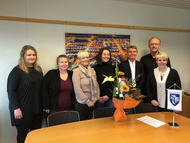 Frá undirskrift samningsins, f.v. Silja Ýr Markúsdóttir, Samantha Miles, Þorgerður Kjartansdóttir, …